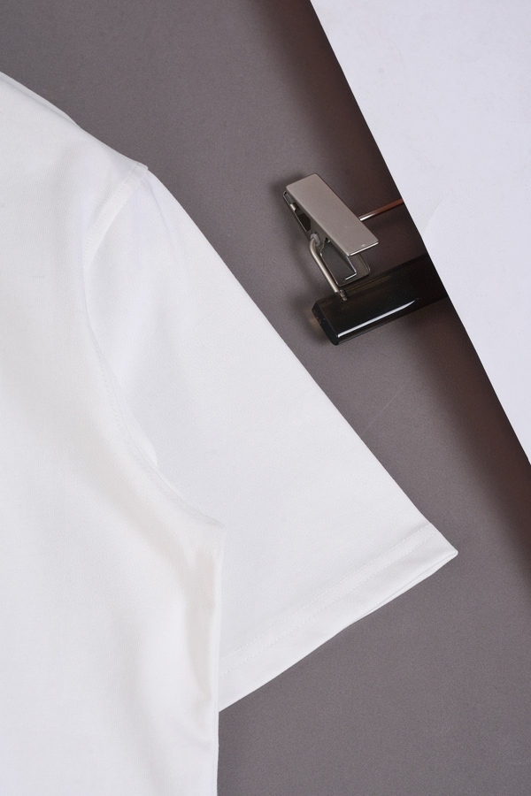 ブランドTシャツ側面デザイン